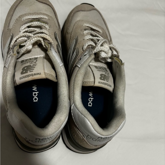 New Balance women’s 6 Gray Sneakers - Picture 4 of 7